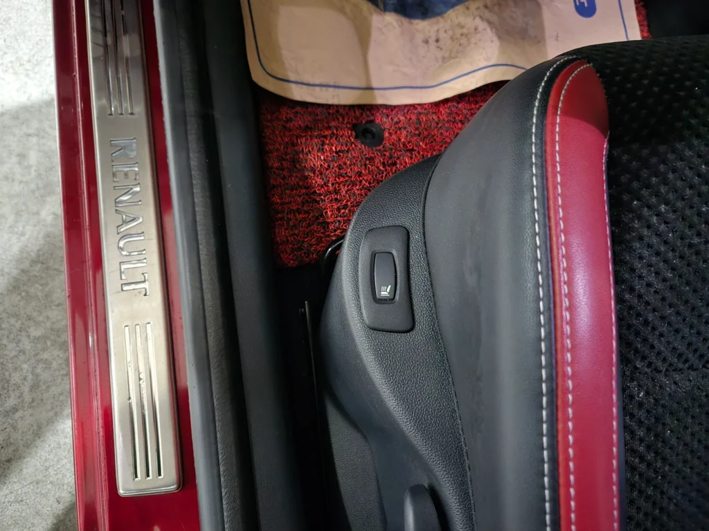 Renault-KoreaSamsung Clio Intens