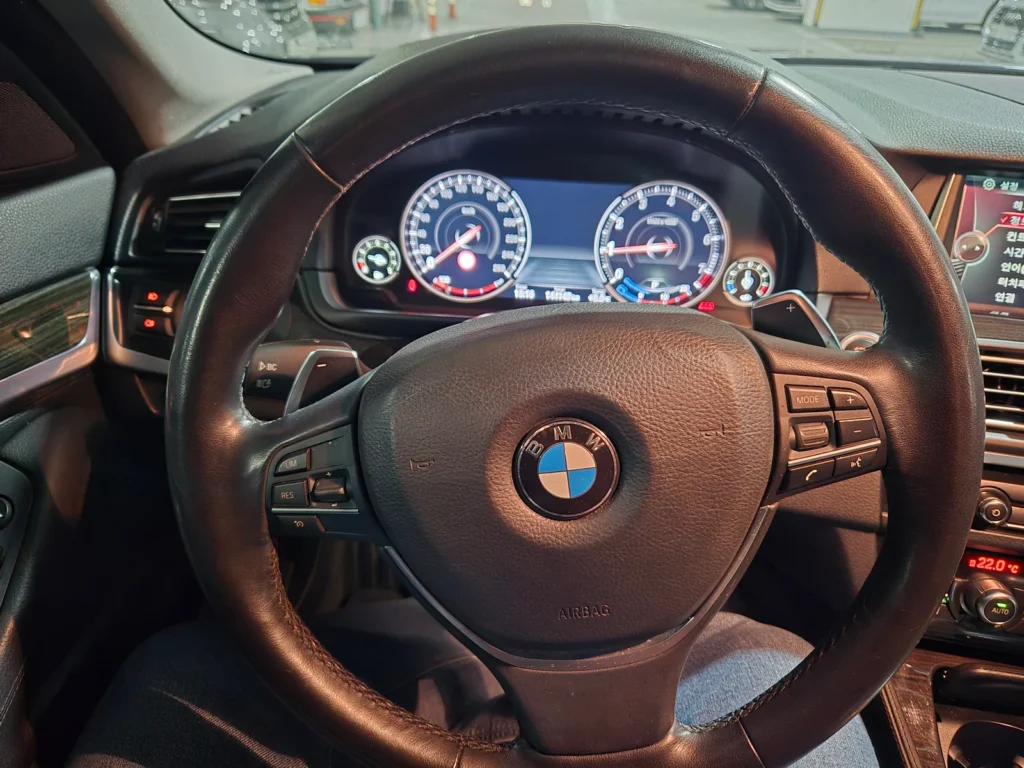 BMW 5 Series (F10) 528i xDrive Luxury Plus