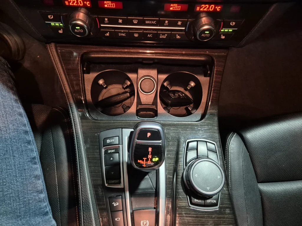 BMW 5 Series (F10) 528i xDrive Luxury Plus