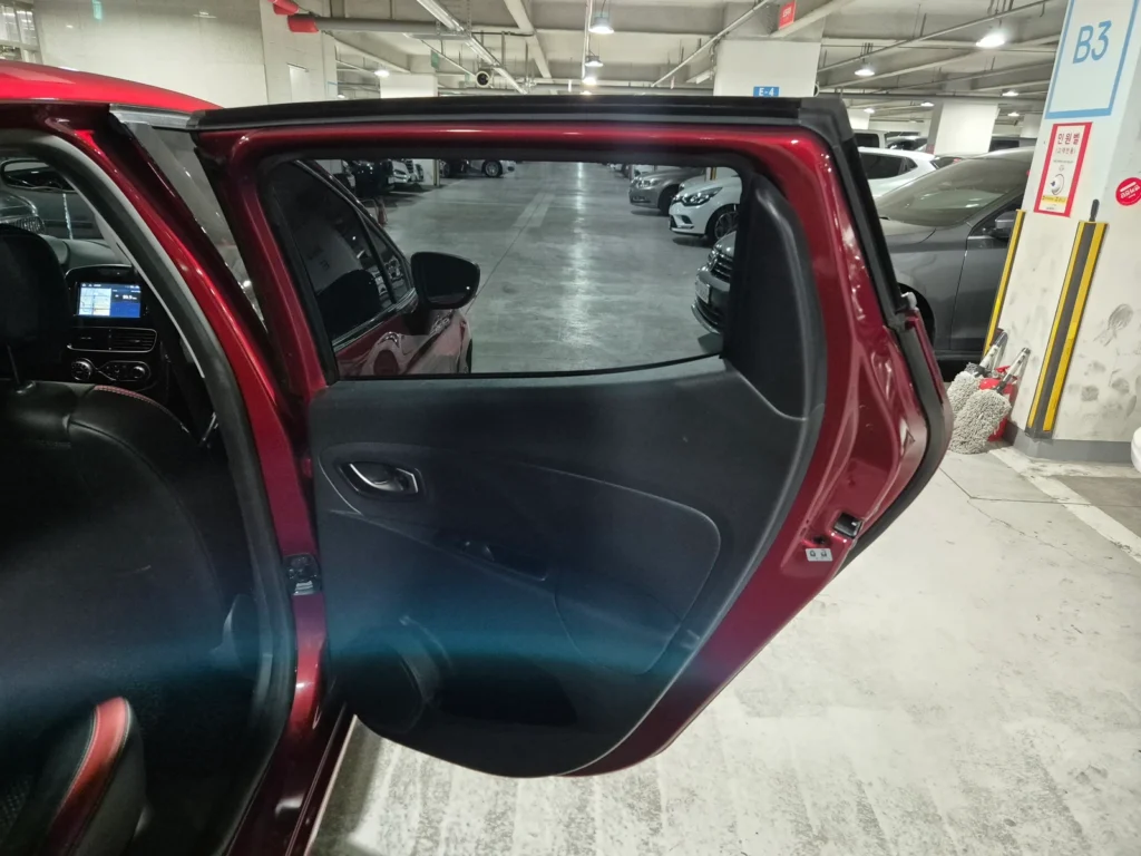 Renault-KoreaSamsung Clio Intense