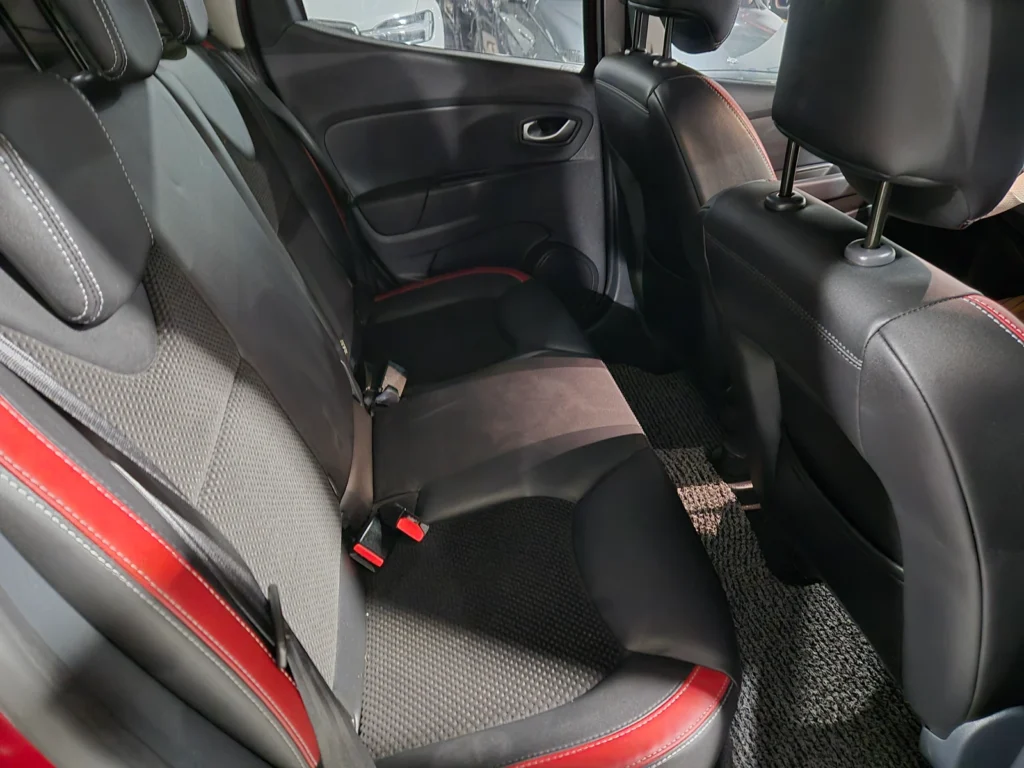 Renault-KoreaSamsung Clio Intense