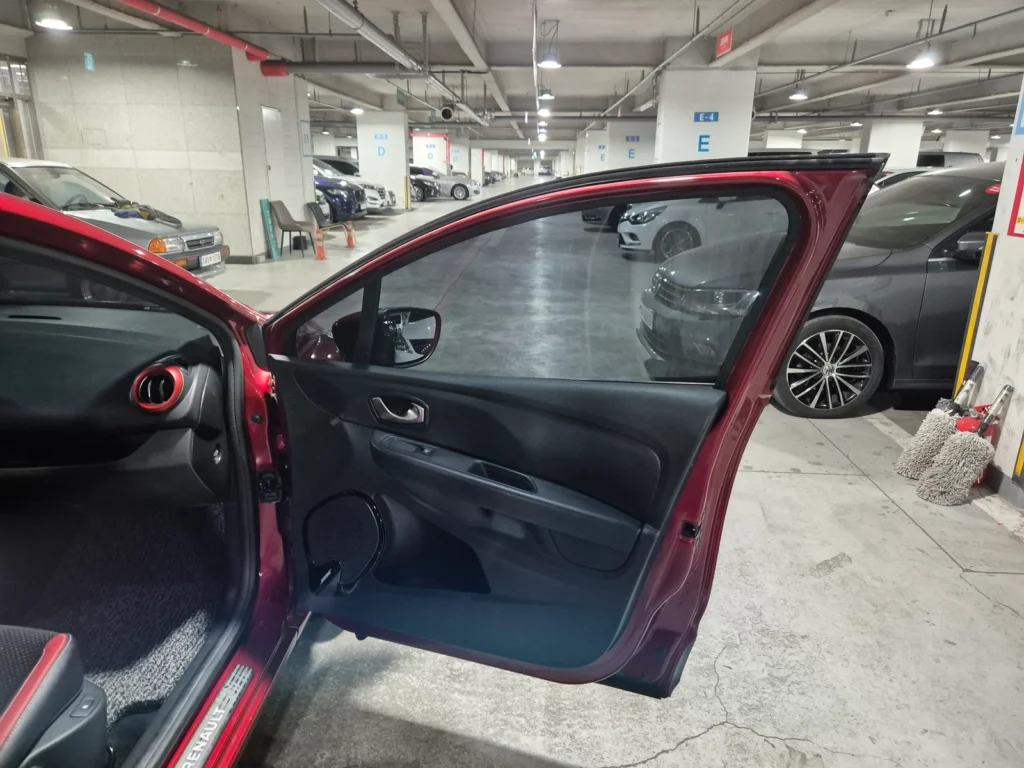 Renault-KoreaSamsung Clio Intense