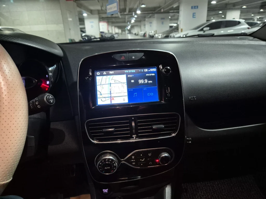 Renault-KoreaSamsung Clio Intense