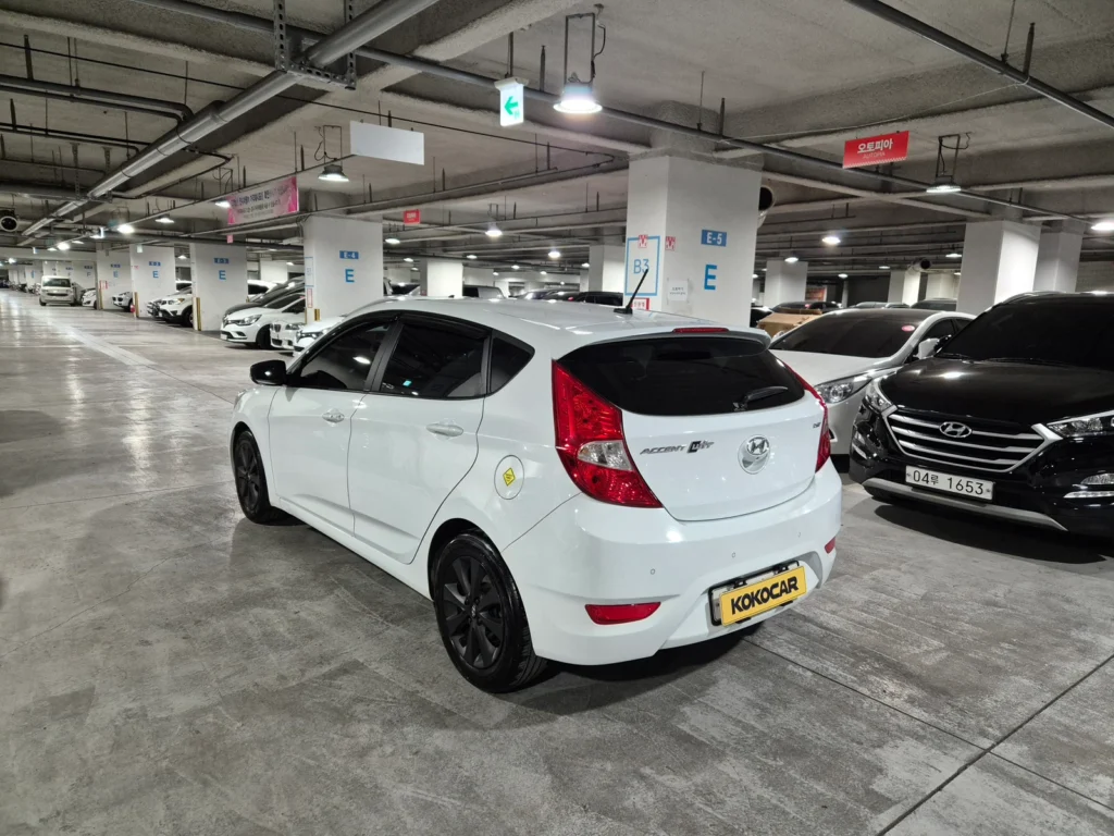 Hyundai Accent (new) Wit Diesel 1.6 VGT Modern