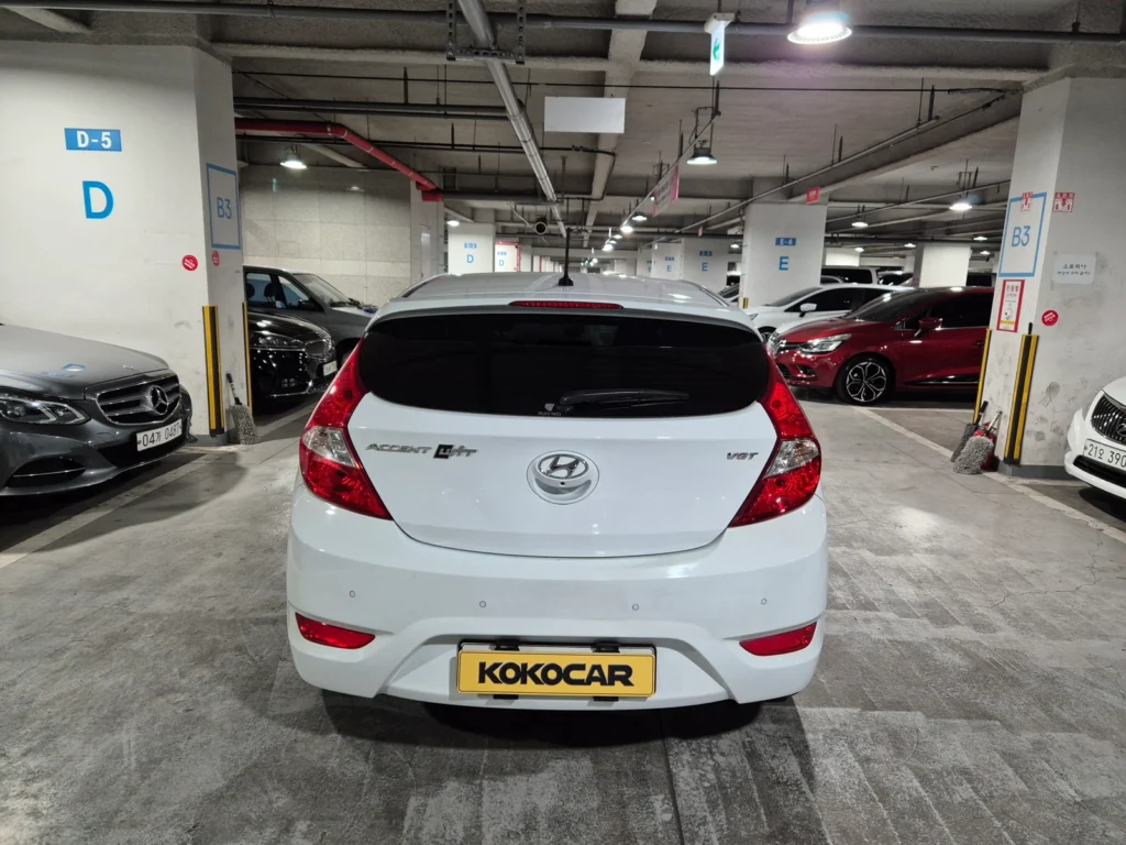 Hyundai Accent (new) Wit Diesel 1.6 VGT Modern