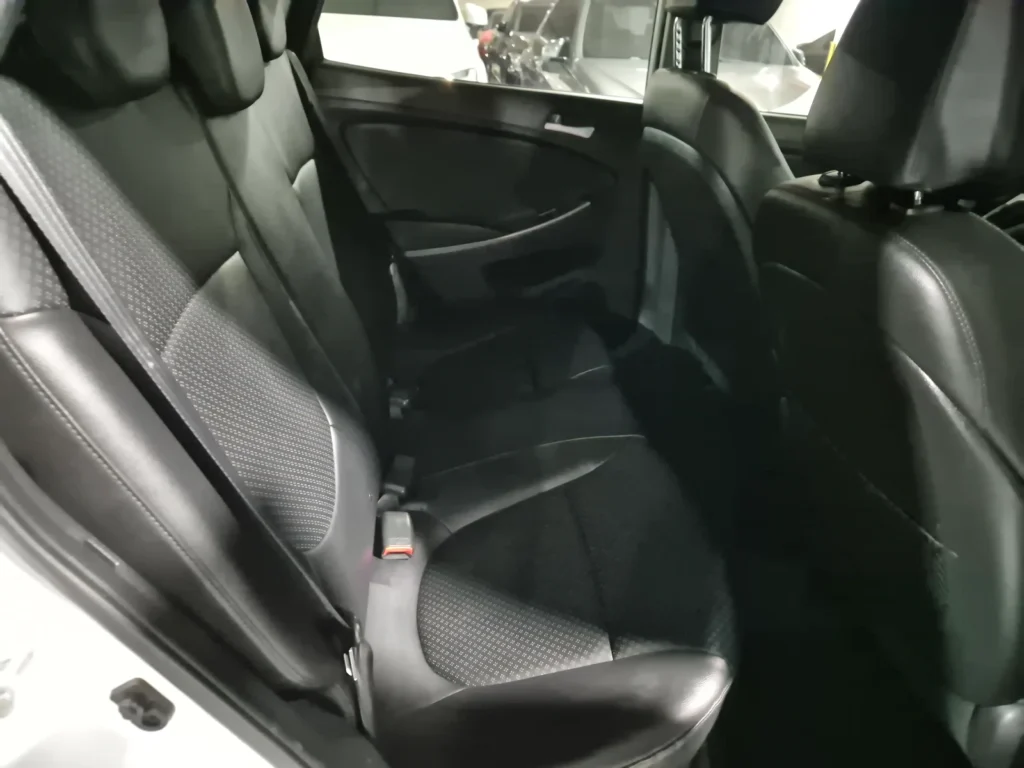 Hyundai Accent (new) Wit Diesel 1.6 VGT Modern