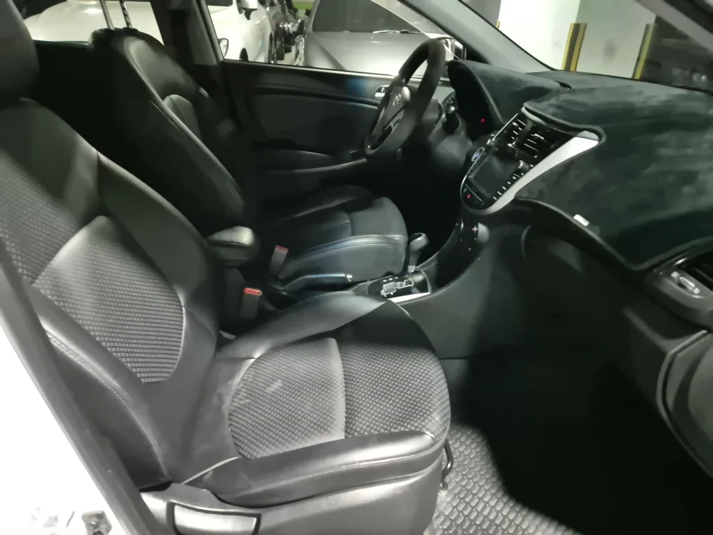 Hyundai Accent (new) Wit Diesel 1.6 VGT Modern