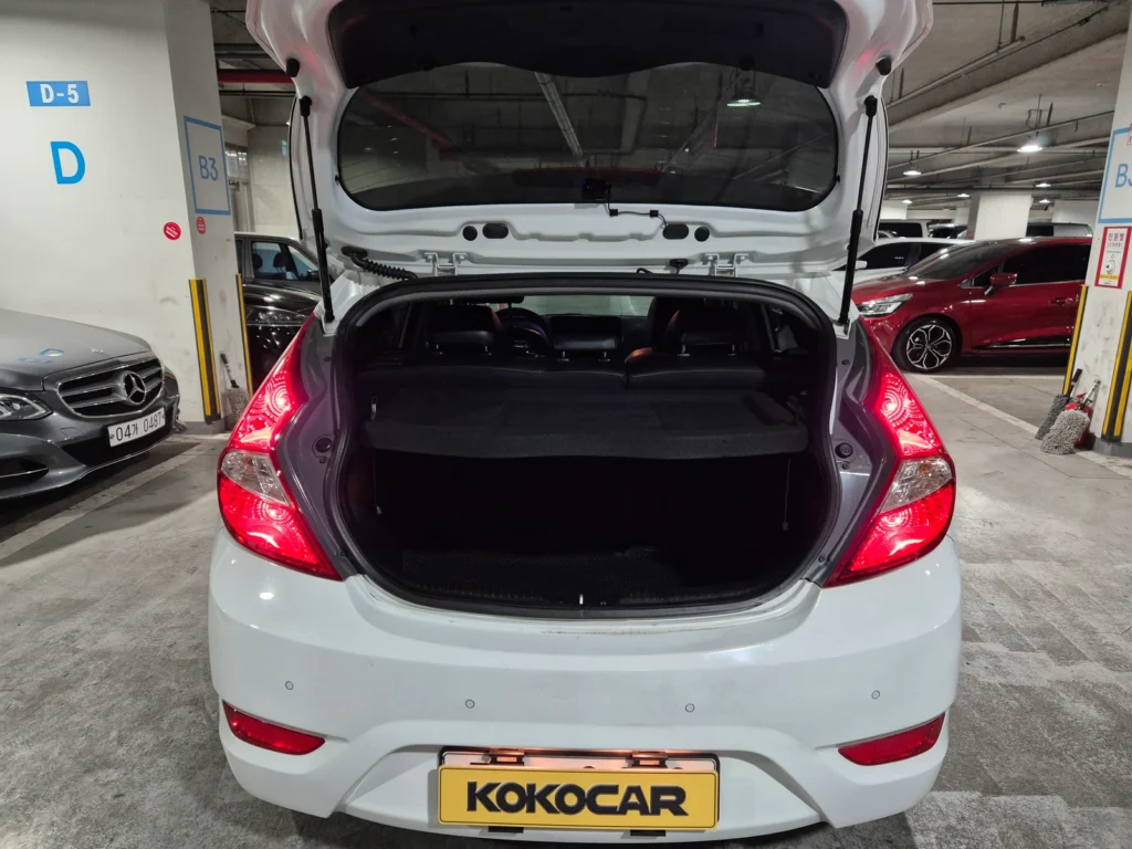 Hyundai Accent (new) Wit Diesel 1.6 VGT Modern