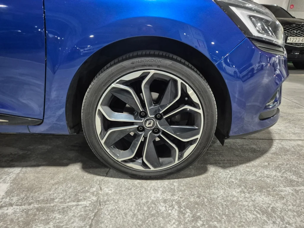 Renault-KoreaSamsung Clio Intens