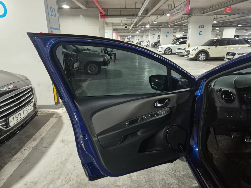 Renault-KoreaSamsung Clio Intens