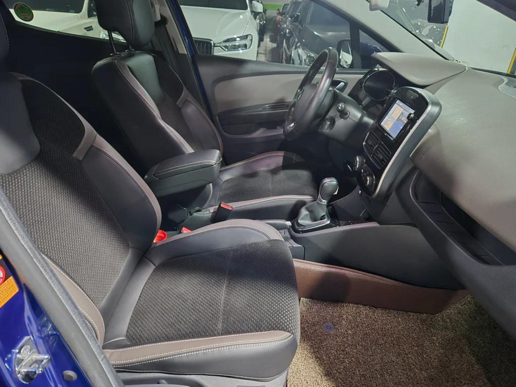 Renault-KoreaSamsung Clio Intens