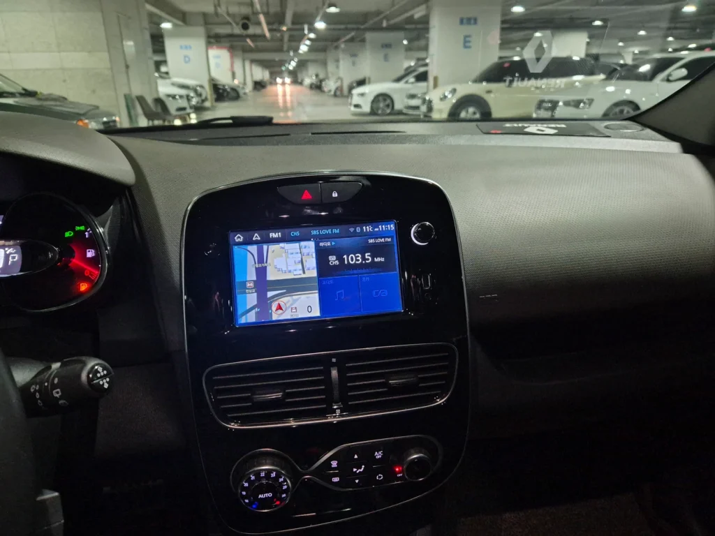 Renault-KoreaSamsung Clio Intens