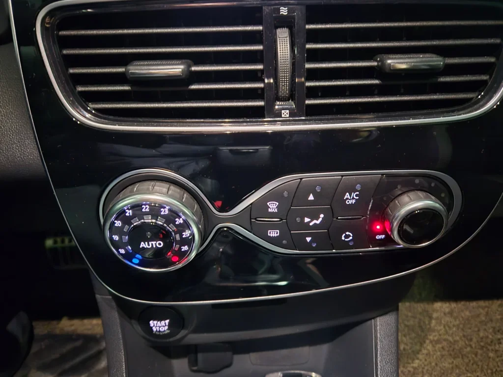 Renault-KoreaSamsung Clio Intens