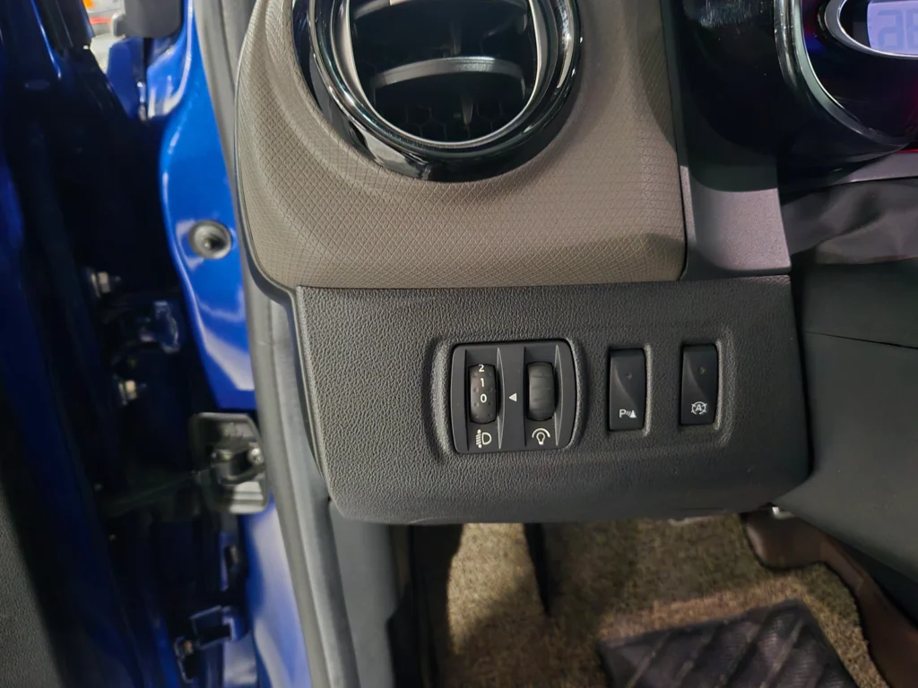 Renault-KoreaSamsung Clio Intens