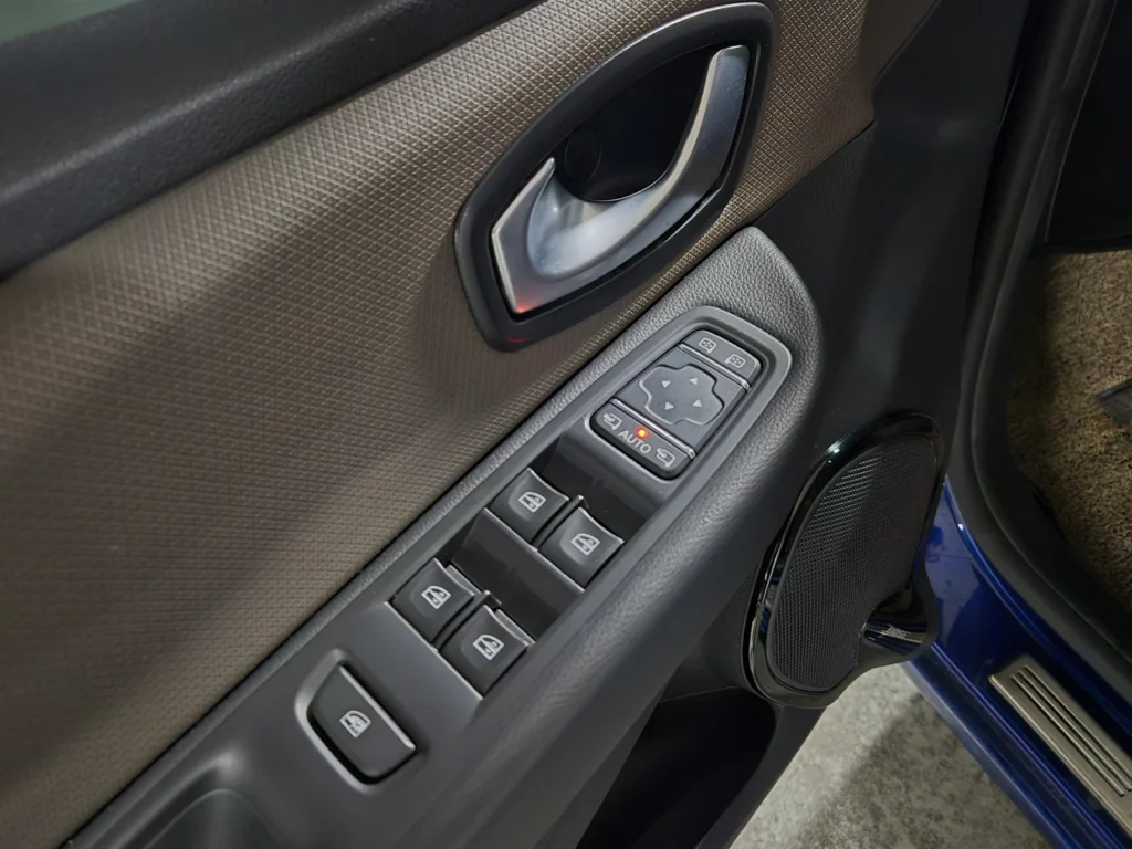 Renault-KoreaSamsung Clio Intens