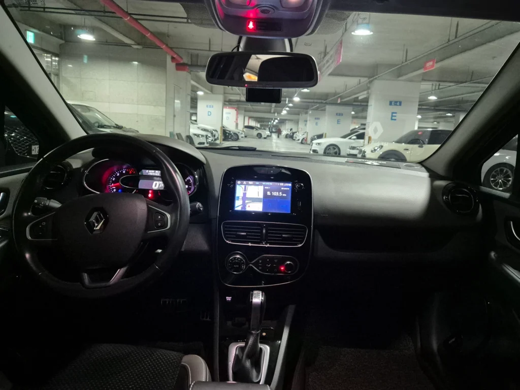 Renault-KoreaSamsung Clio Intens