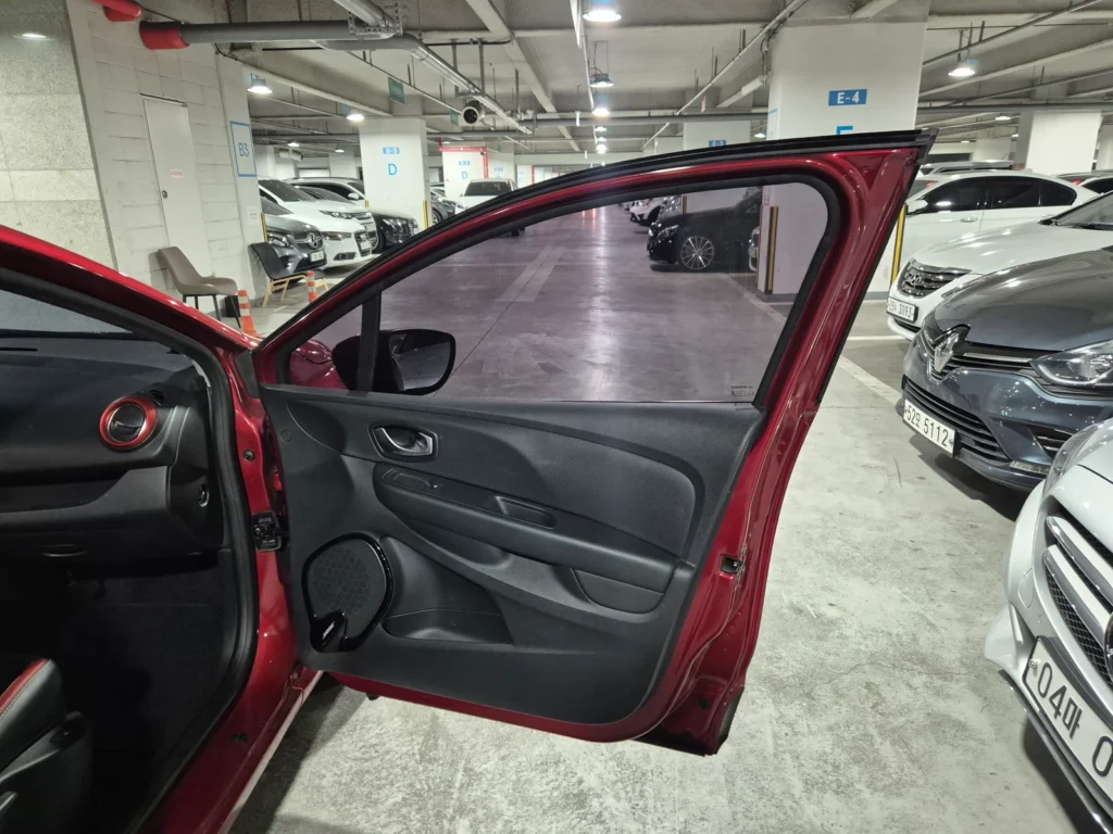 Renault-KoreaSamsung Clio Intens