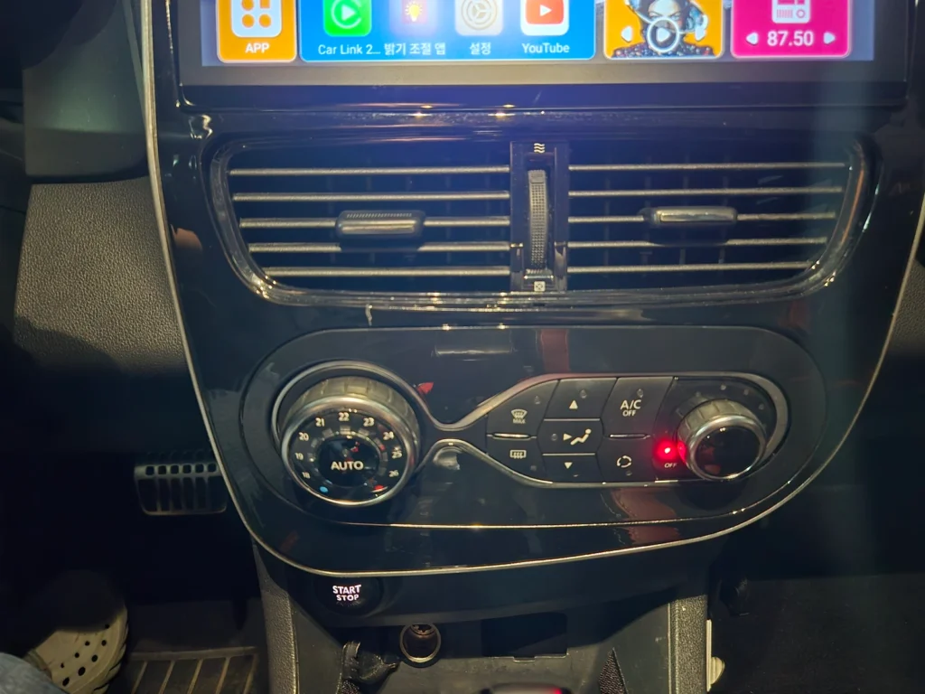 Renault-KoreaSamsung Clio Intens