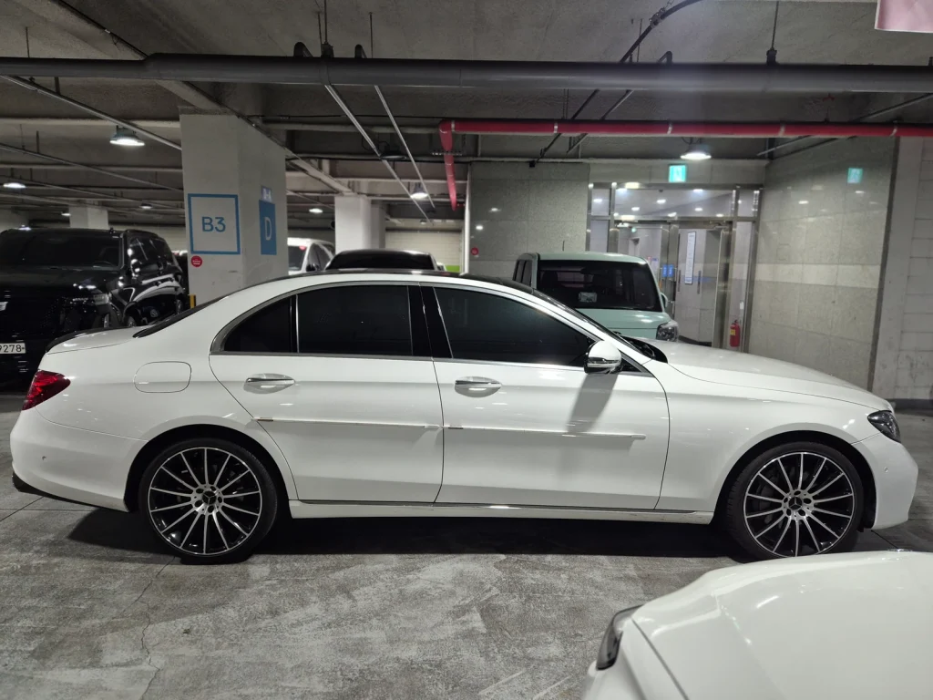 Benz E-Class W213 E300 4MATIC Avantgarde