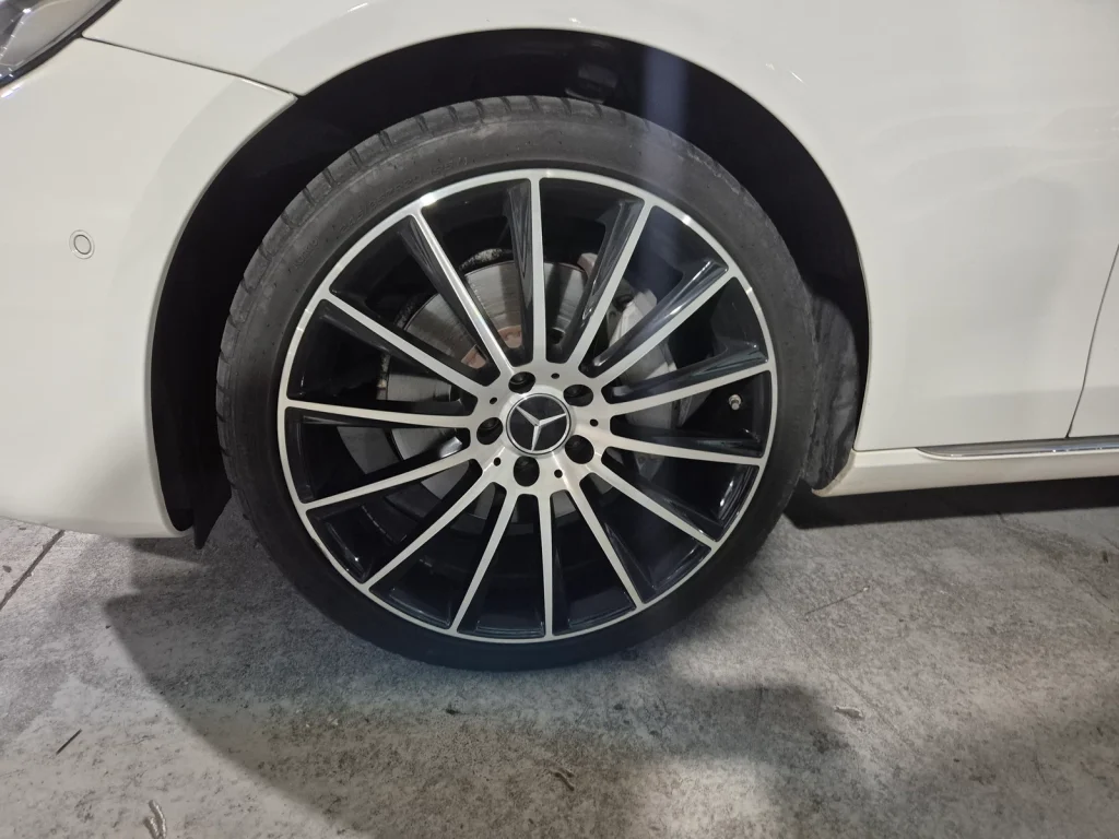 Benz E-Class W213 E300 4MATIC Avantgarde