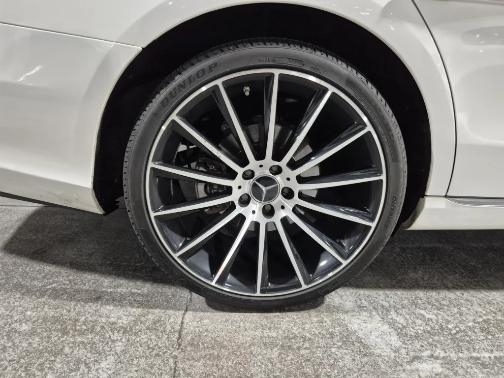 Benz E-Class W213 E300 4MATIC Avantgarde