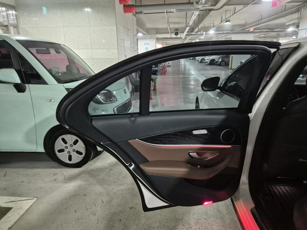 Benz E-Class W213 E300 4MATIC Avantgarde