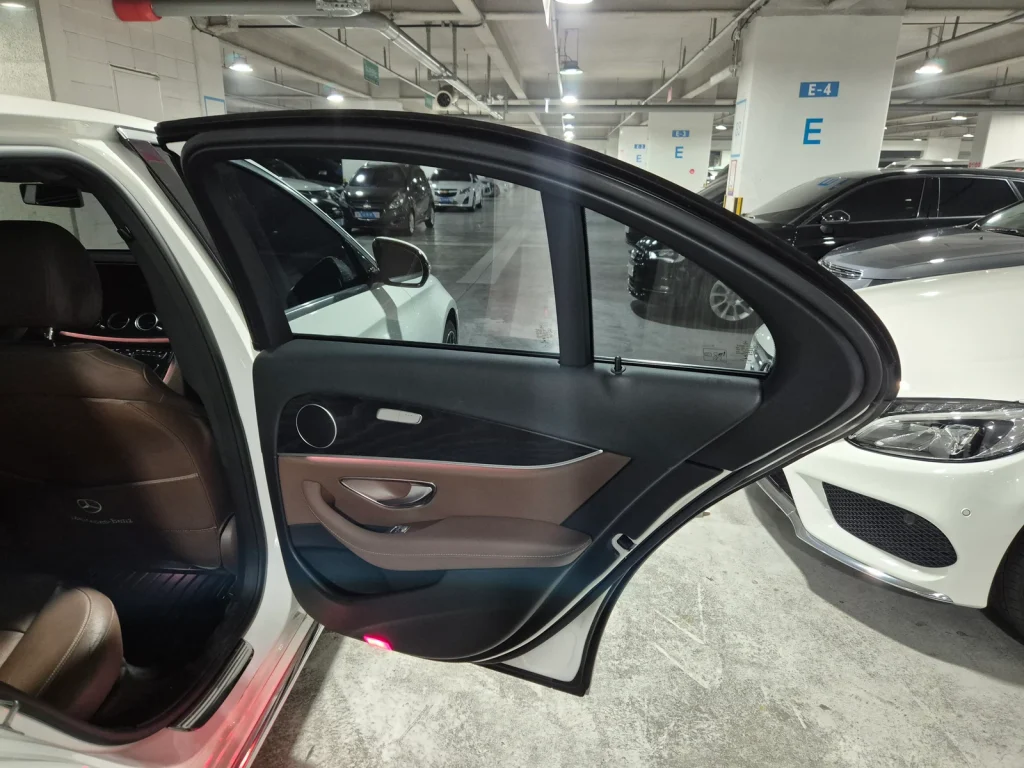 Benz E-Class W213 E300 4MATIC Avantgarde