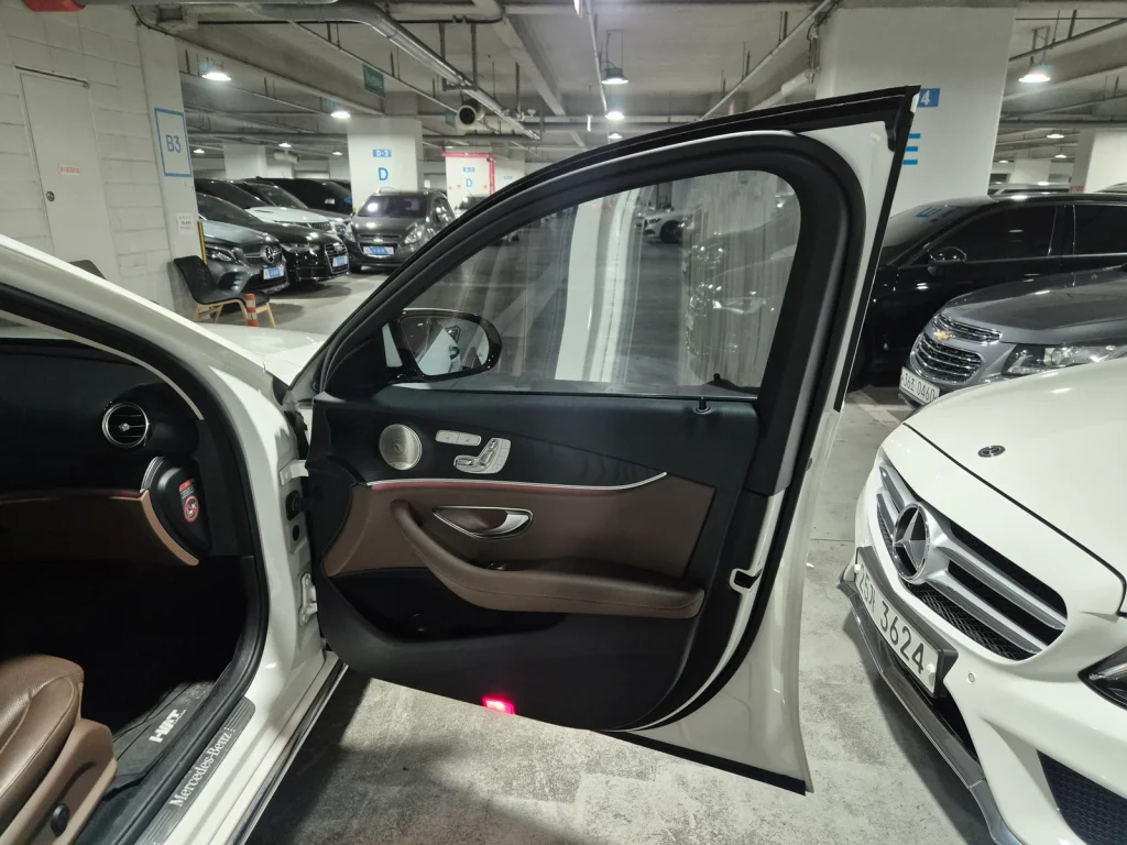 Benz E-Class W213 E300 4MATIC Avantgarde