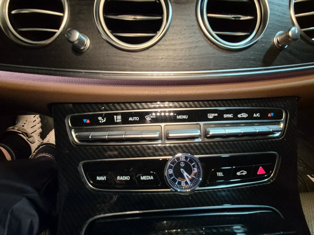 Benz E-Class W213 E300 4MATIC Avantgarde