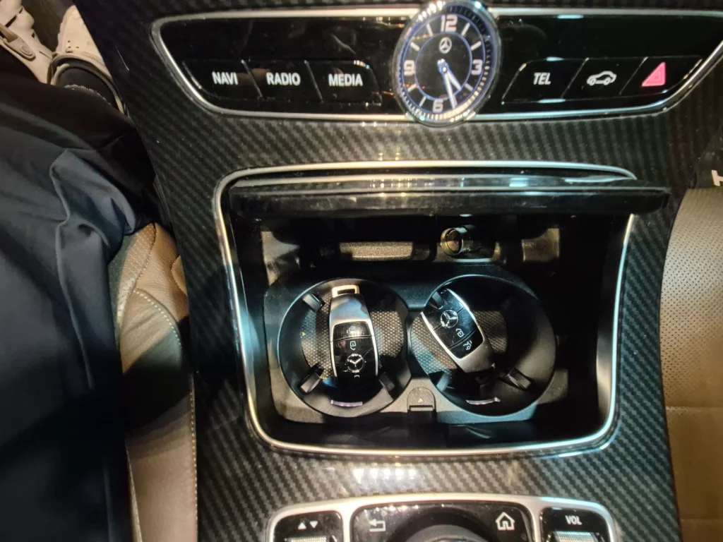Benz E-Class W213 E300 4MATIC Avantgarde