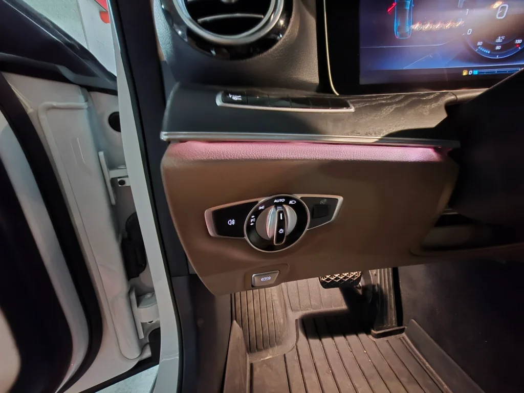 Benz E-Class W213 E300 4MATIC Avantgarde