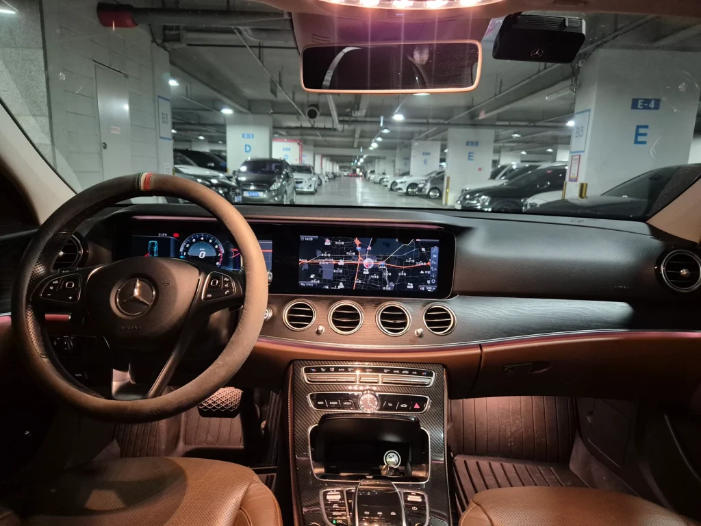 Benz E-Class W213 E300 4MATIC Avantgarde