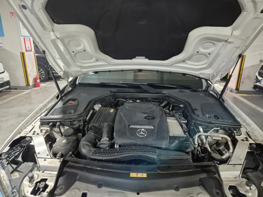 Benz E-Class W213 E300 4MATIC Avantgarde