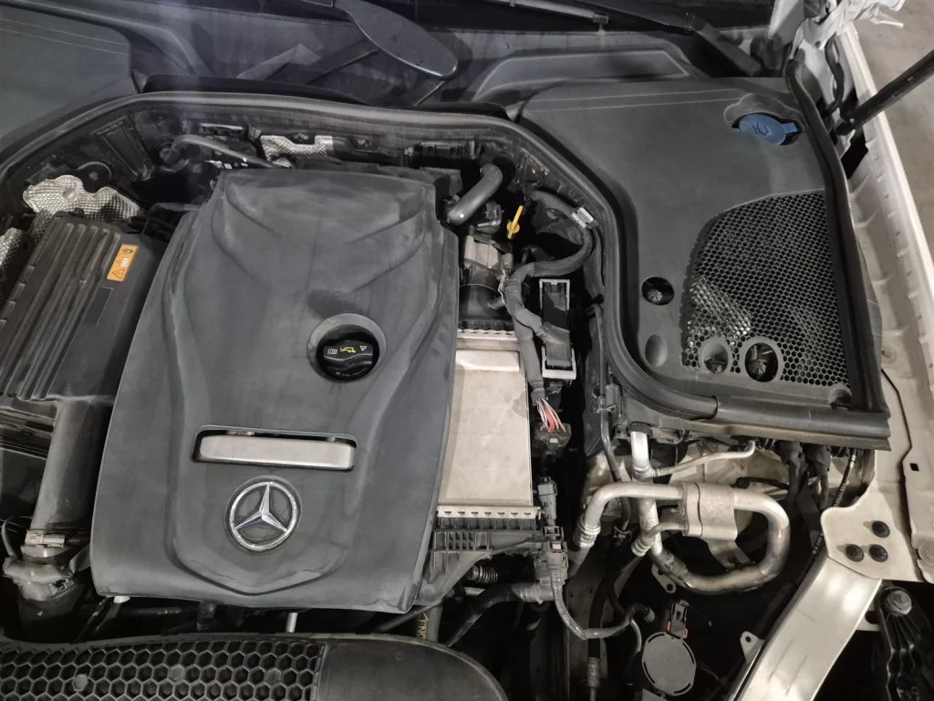 Benz E-Class W213 E300 4MATIC Avantgarde