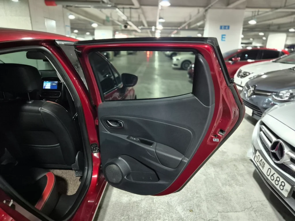 Renault-KoreaSamsung Clio Intens