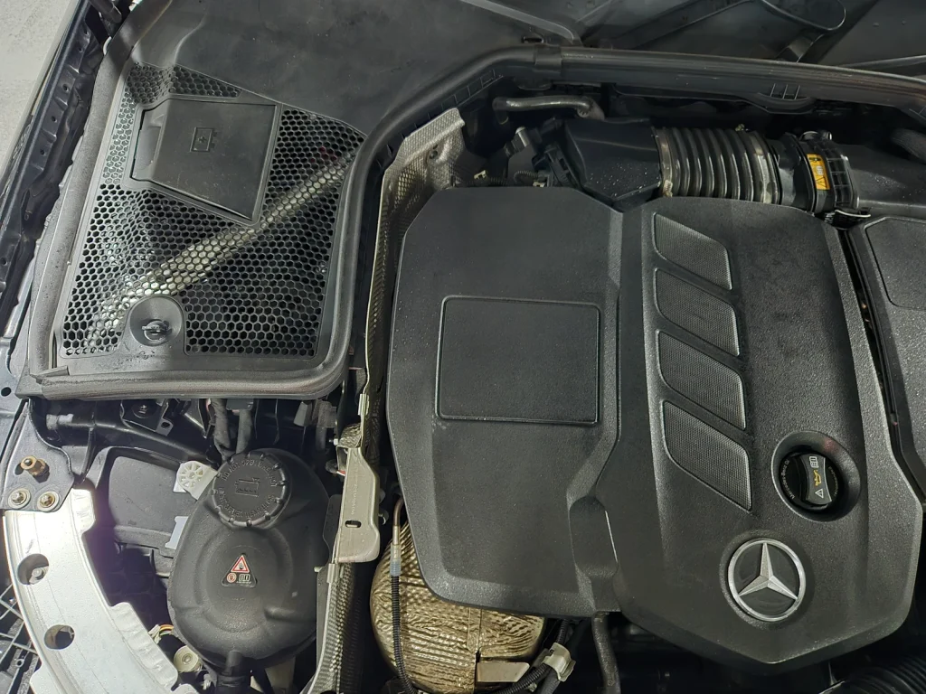 Benz C-Class W205 C220 d 4MATIC AMG Line