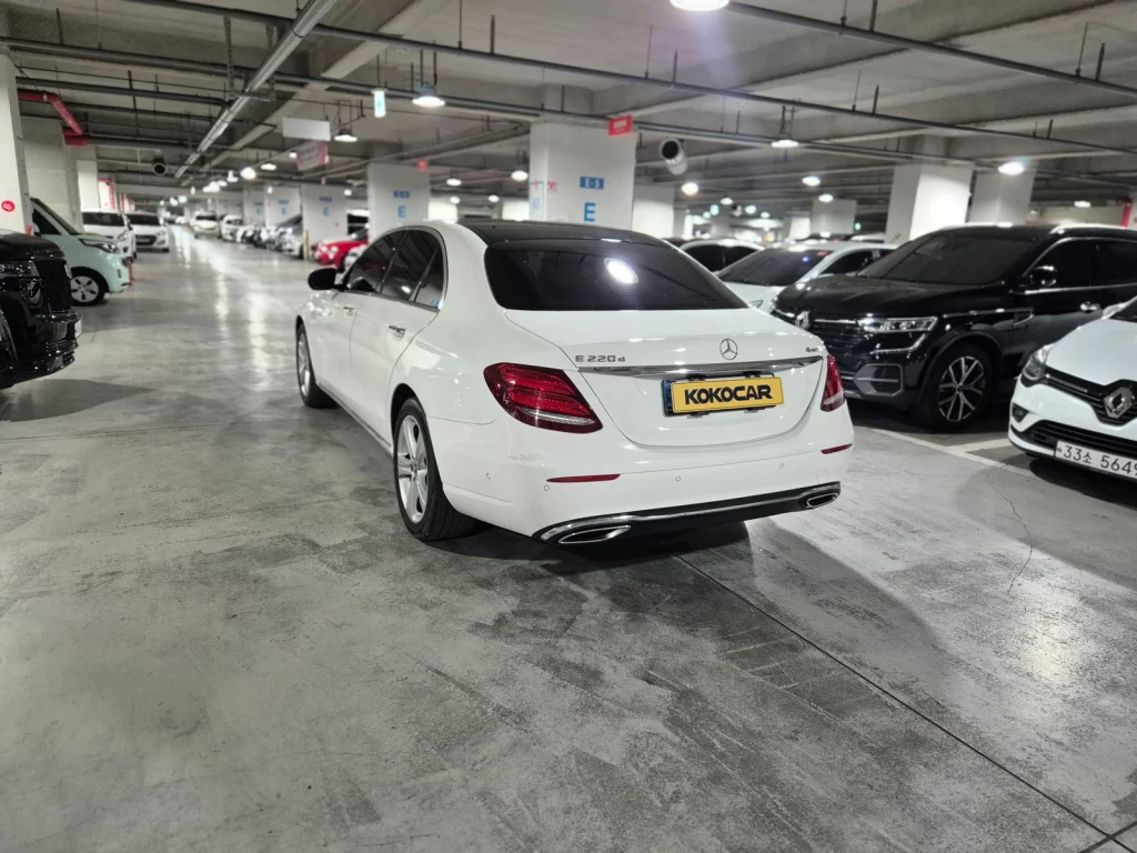 Benz E-Class W213 E220d Avantgarde