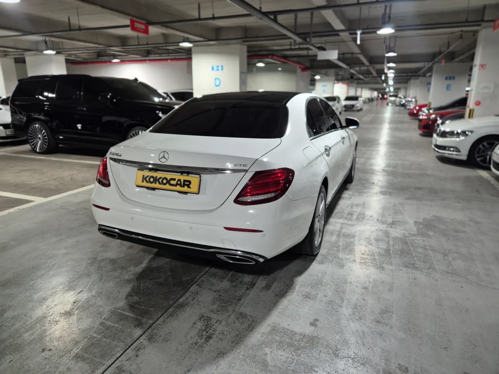 Benz E-Class W213 E220d Avantgarde