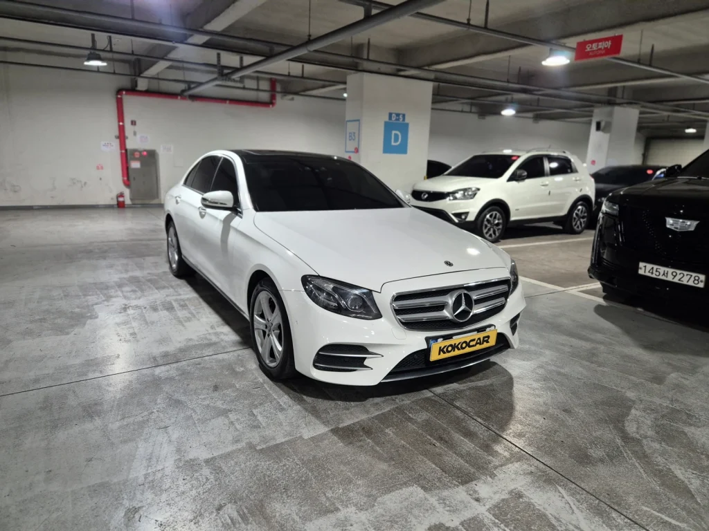Benz E-Class W213 E220d Avantgarde