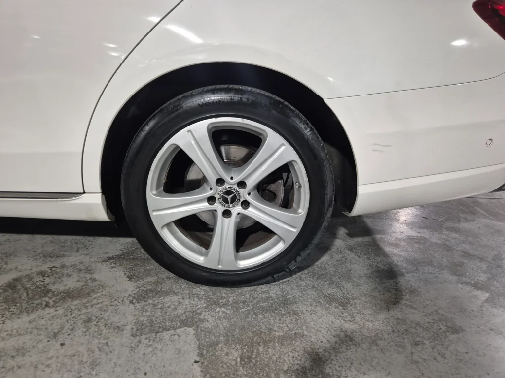 Benz E-Class W213 E220d Avantgarde