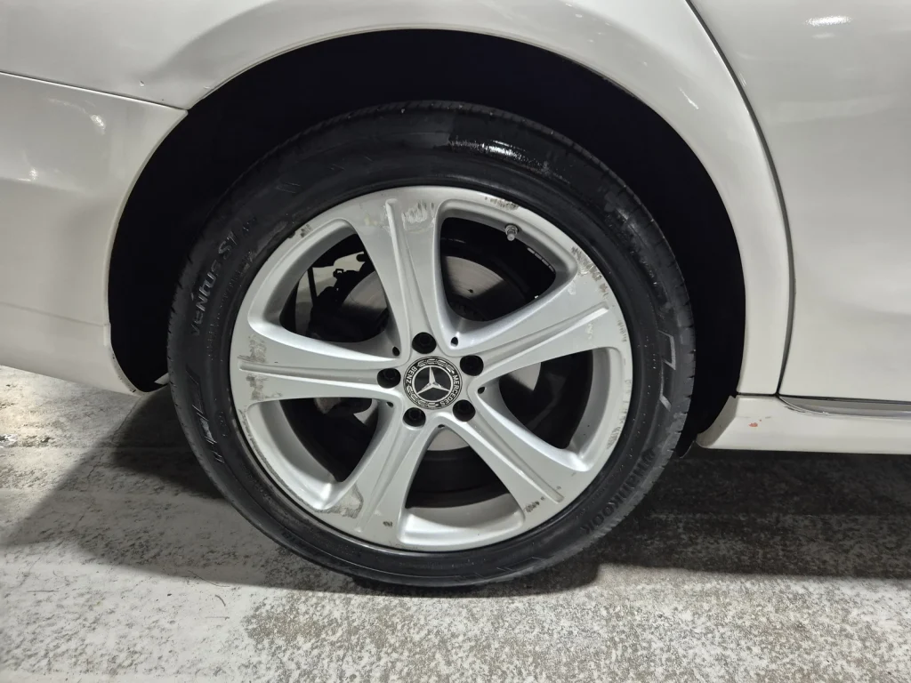 Benz E-Class W213 E220d Avantgarde