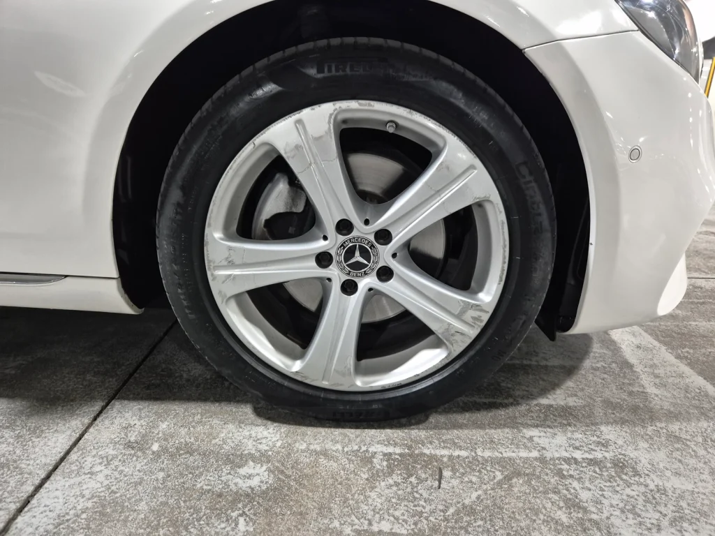 Benz E-Class W213 E220d Avantgarde