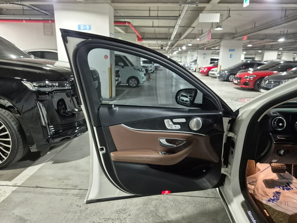 Benz E-Class W213 E220d Avantgarde