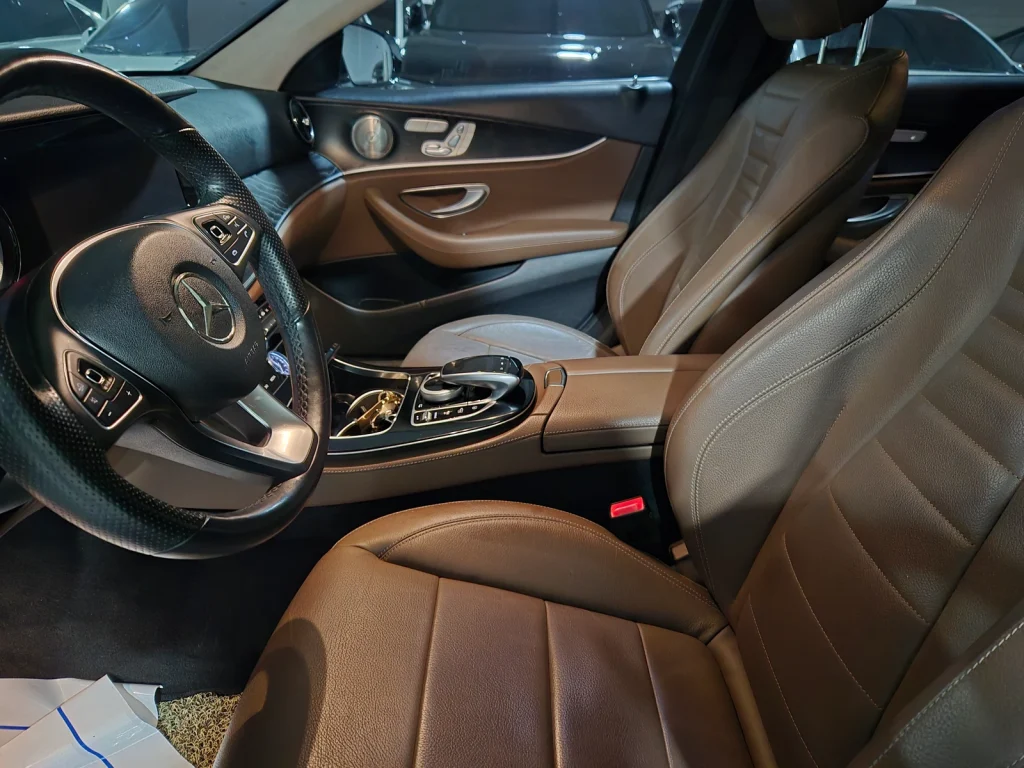 Benz E-Class W213 E220d Avantgarde
