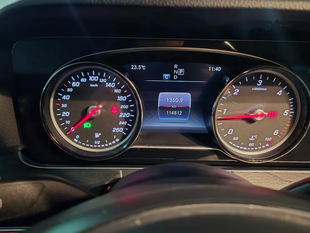 Benz E-Class W213 E220d Avantgarde