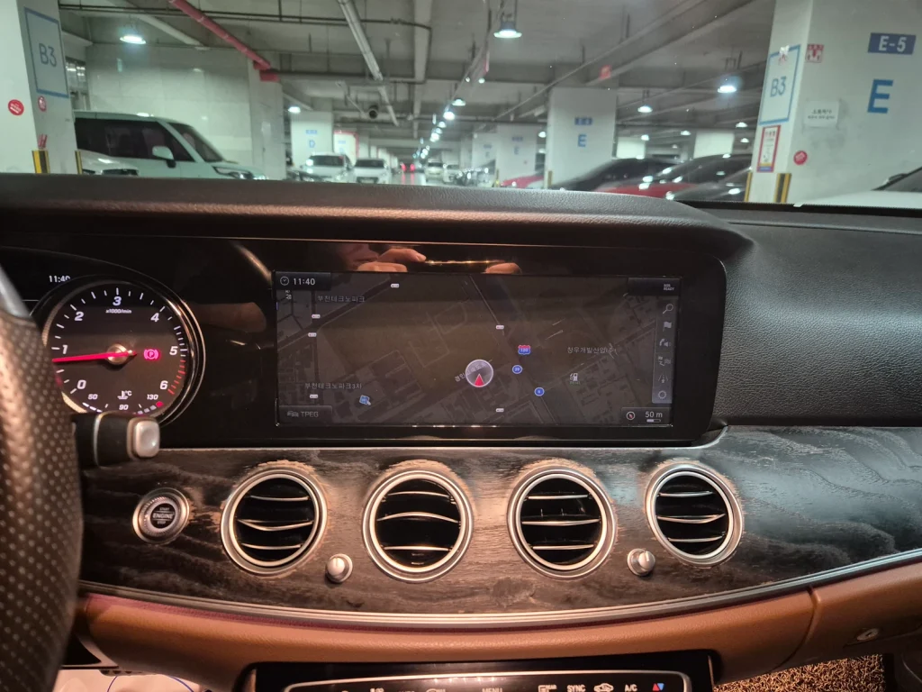 Benz E-Class W213 E220d Avantgarde