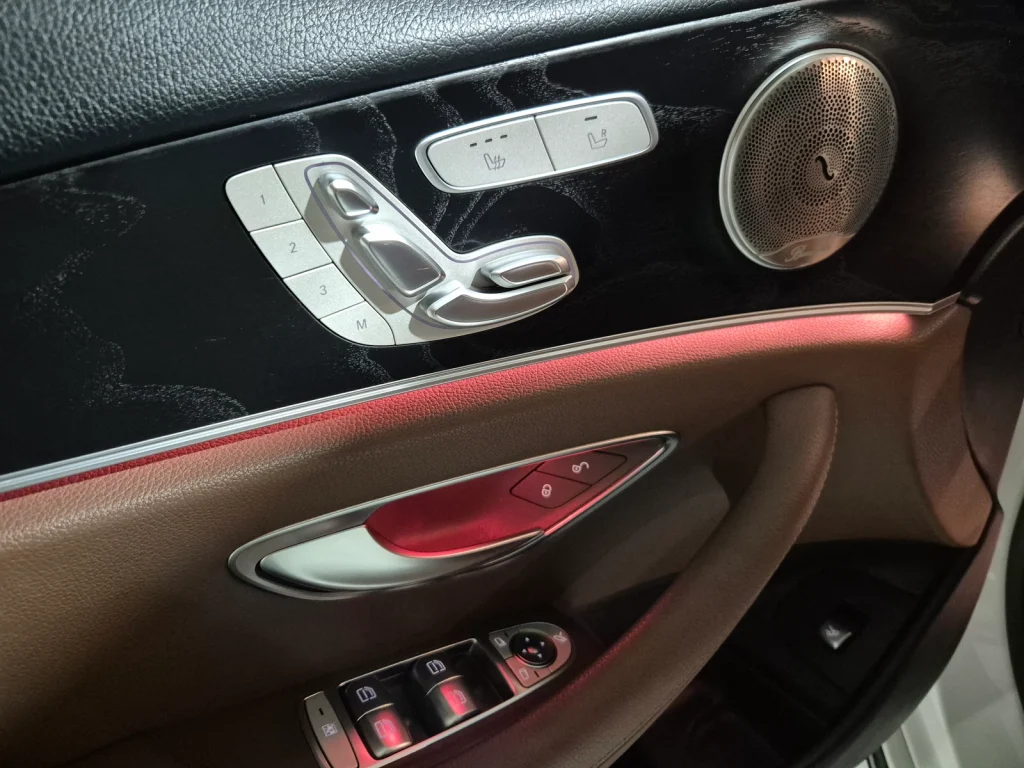 Benz E-Class W213 E220d Avantgarde
