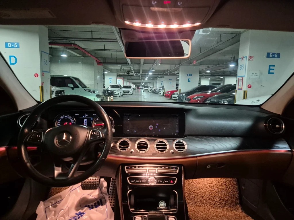 Benz E-Class W213 E220d Avantgarde