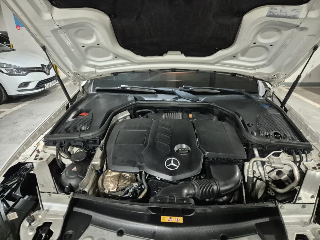 Benz E-Class W213 E220d Avantgarde