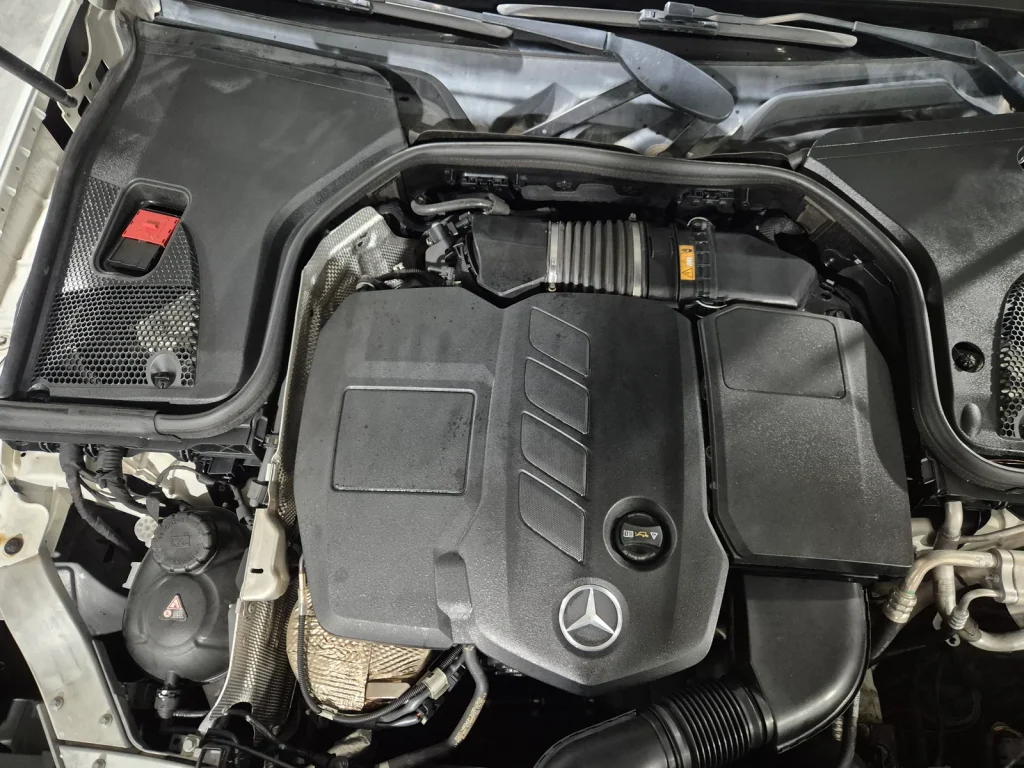 Benz E-Class W213 E220d Avantgarde